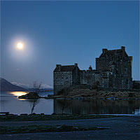 Eilean Donan Castle in moonlight - click for pictures of the castle and illuminations by Gerry Hofstetter